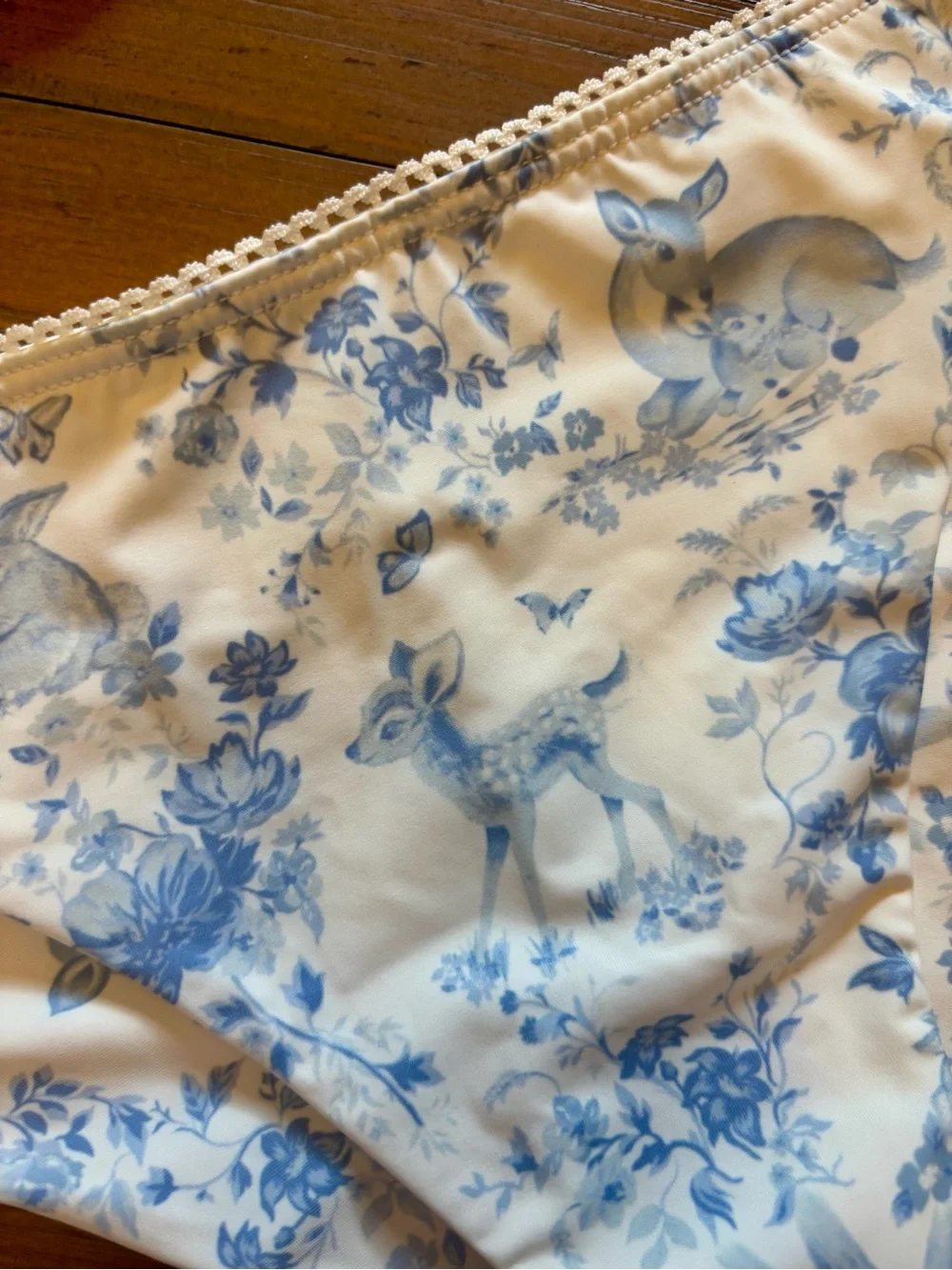 NWT Frankie’s bikinis x Gigi HADID blue toile fawn bikini set